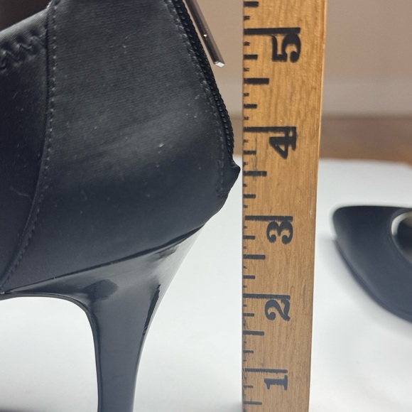 Shoes Bandolino Women's Black Pointed Toe Shoes - Picture 3 of 8